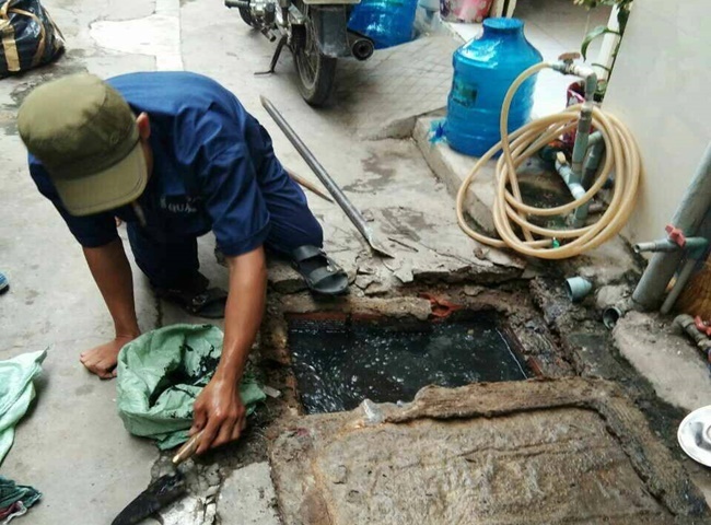 Phân biệt hầm cầu đầy và đường ống bị nghẹt trước khi gọi dịch vụ