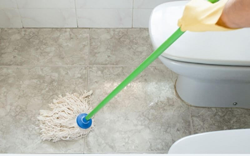 Nhà vệ sinh có mùi hôi nhưng hầm cầu chưa đầy: Nguyên nhân nằm ở đâu?